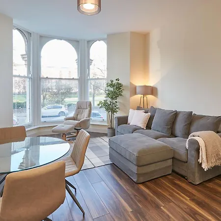 Host & - South Cliff Apartment *