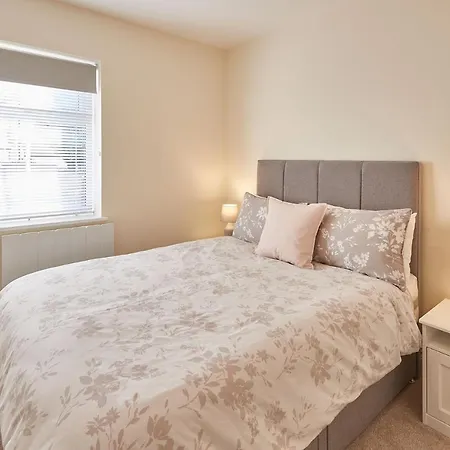 Host & - South Cliff Apartment